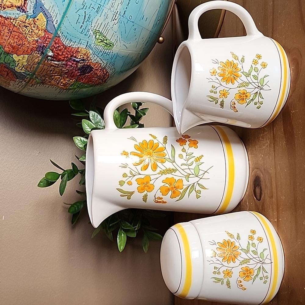 Vintage 1970s Geni Japan kitschy ceramic pitcher